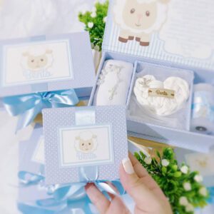 lembrancinha-batizado-caixa-com-chaveiro-ovelha