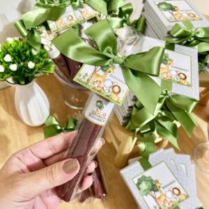 lembrancinha-maternidade-charuto-chocolate-safari